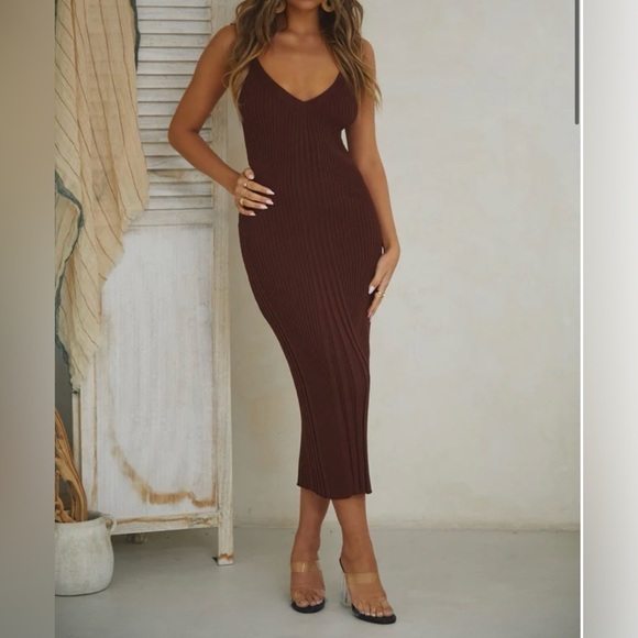 Lime green bodycon midi dress | Only worn once | Miss Lola - Picture 2 of 11